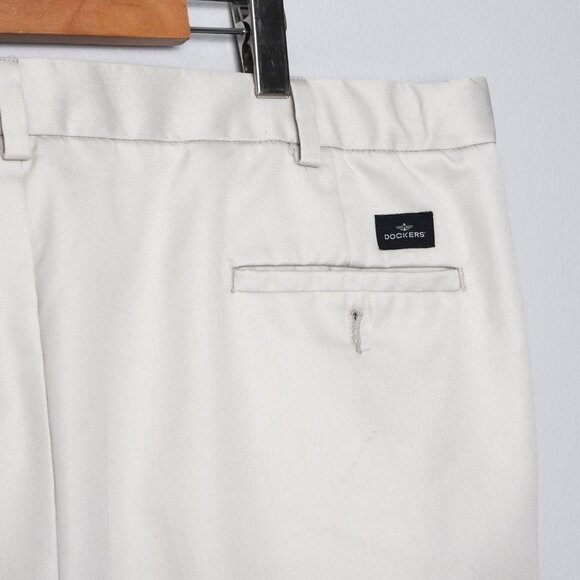 Dockers Khakis Pants Trouser Slacks Pleated Front Beige Casual Classic Fit - Picture 4 of 11
